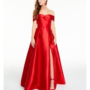 BDarlin Off the shoulder’s gown size1/2